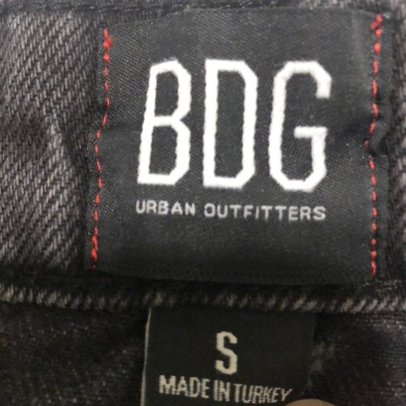 bdg ⟩ ‘austin’ faded black denim mini skirt - Picture 4 of 5